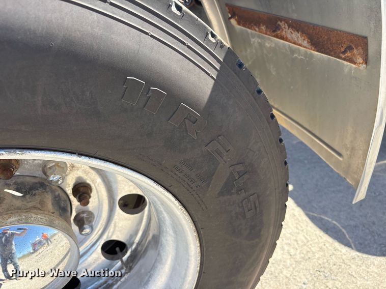 image for item OB9518 2013 Mack CHU613 semi truck