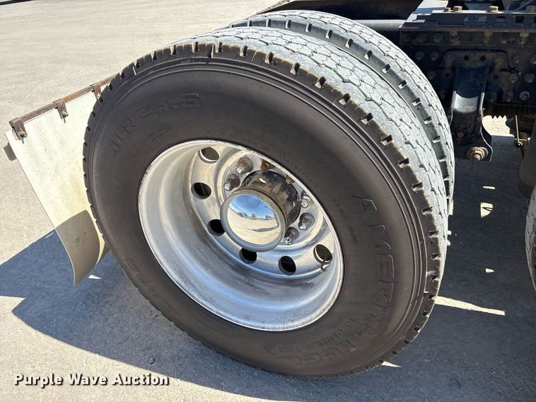 image for item OB9518 2013 Mack CHU613 semi truck