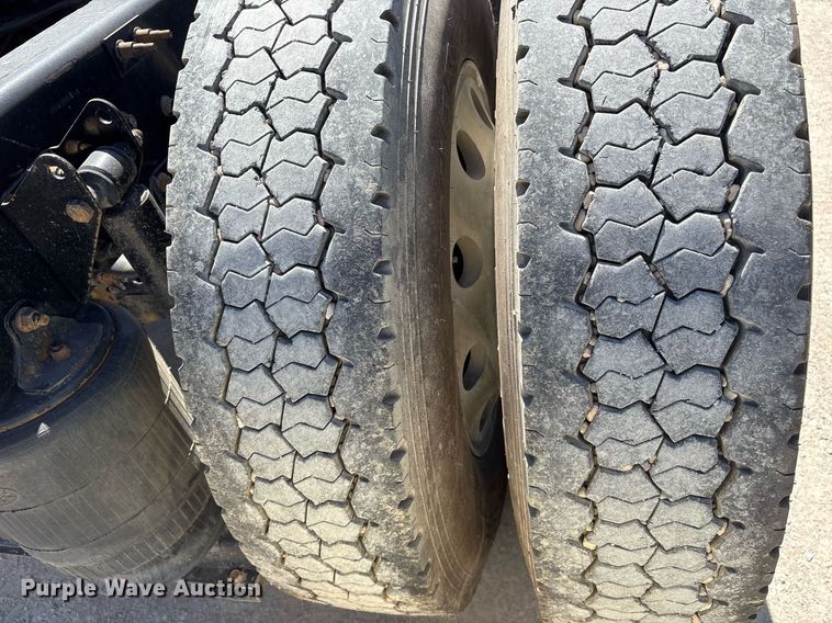 image for item OB9518 2013 Mack CHU613 semi truck