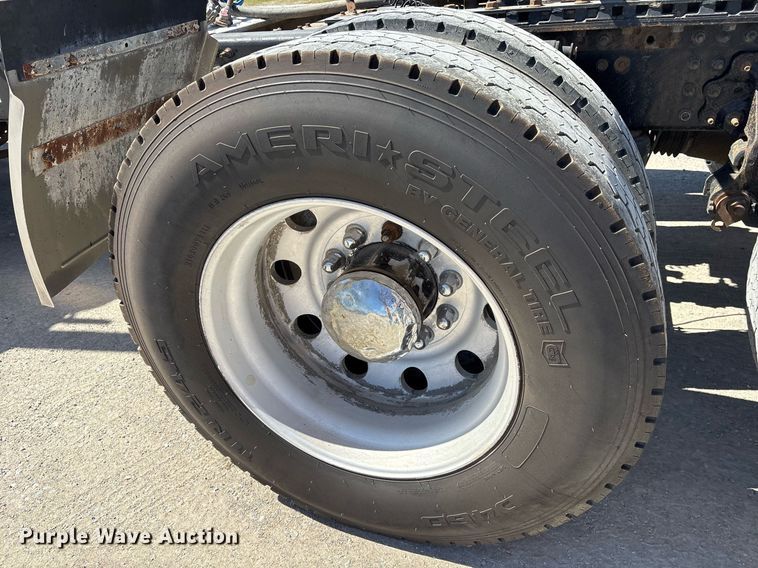 image for item OB9518 2013 Mack CHU613 semi truck