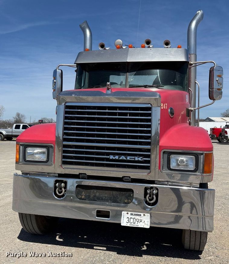 image for item OB9519 2012 Mack CHU613 semi truck