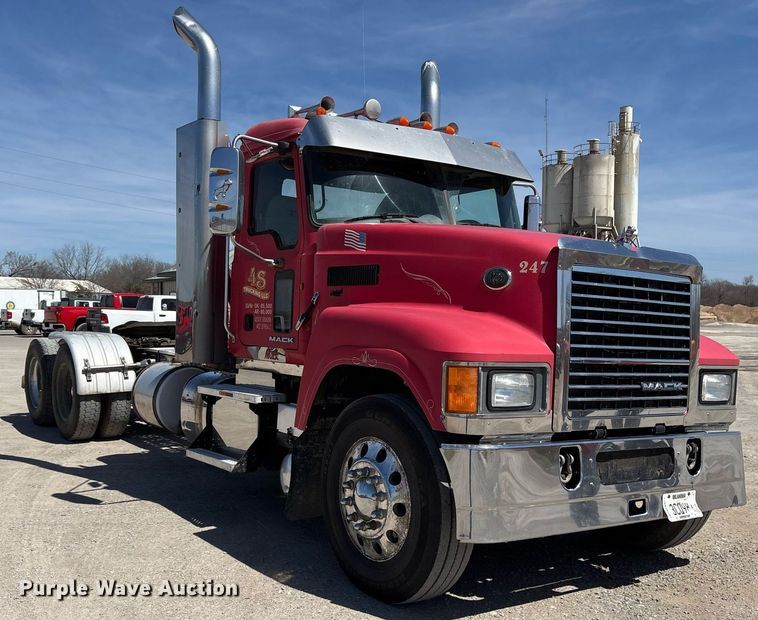 image for item OB9519 2012 Mack CHU613 semi truck