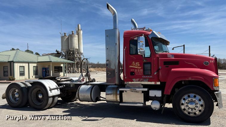 image for item OB9519 2012 Mack CHU613 semi truck