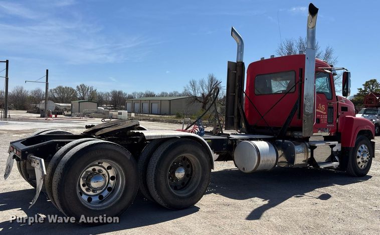 image for item OB9519 2012 Mack CHU613 semi truck