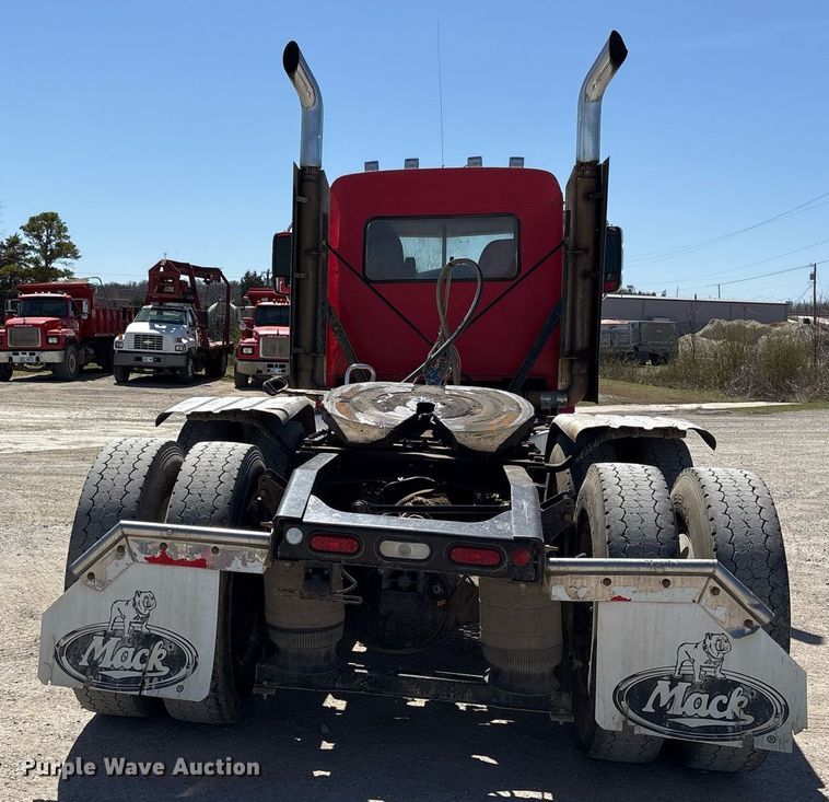 image for item OB9519 2012 Mack CHU613 semi truck