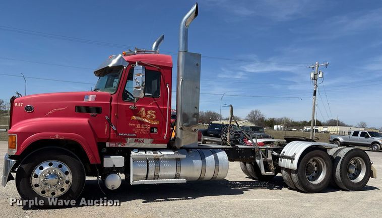 image for item OB9519 2012 Mack CHU613 semi truck