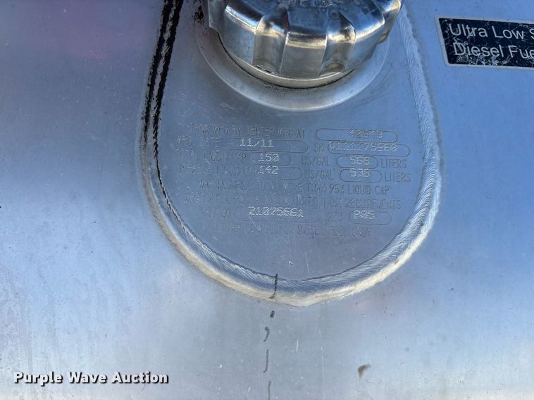 image for item OB9519 2012 Mack CHU613 semi truck