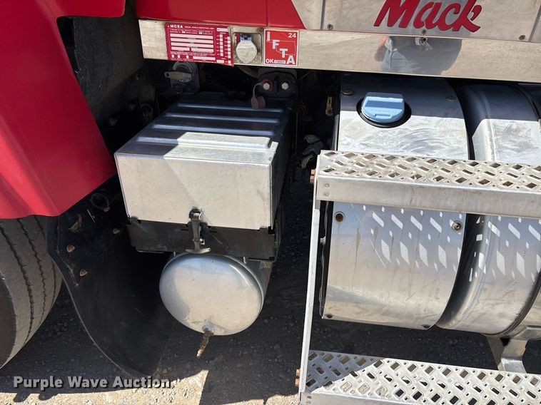 image for item OB9519 2012 Mack CHU613 semi truck