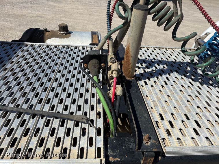 image for item OB9519 2012 Mack CHU613 semi truck