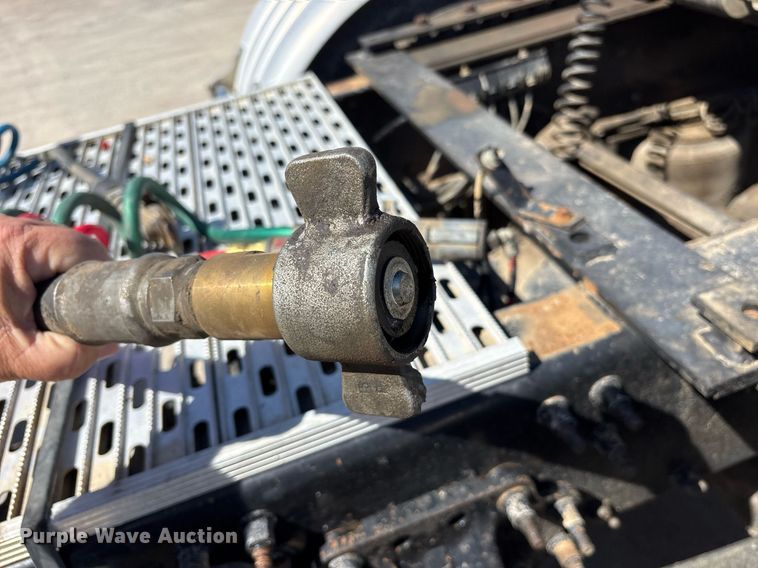 image for item OB9519 2012 Mack CHU613 semi truck