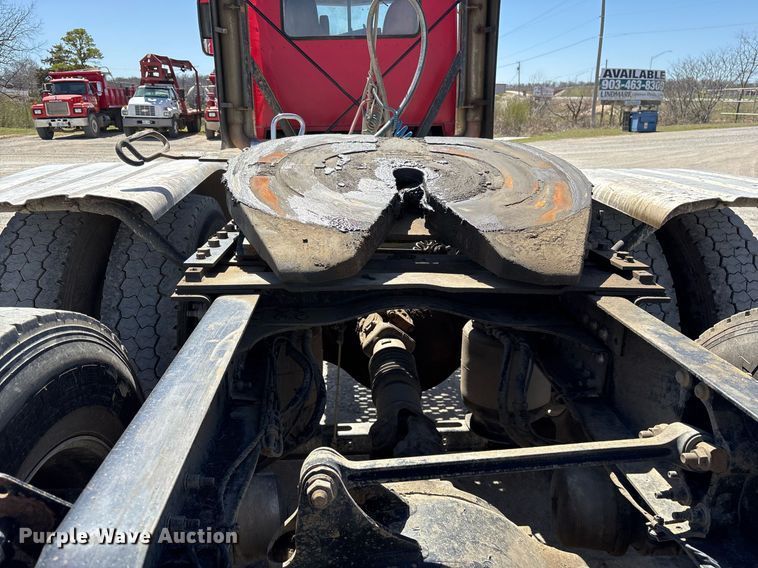 image for item OB9519 2012 Mack CHU613 semi truck