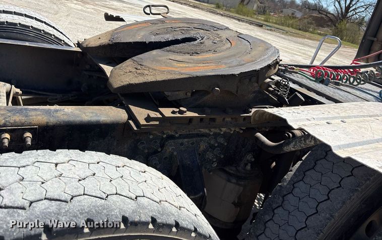 image for item OB9519 2012 Mack CHU613 semi truck