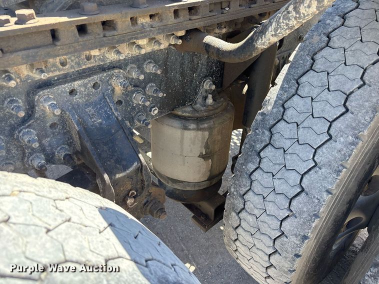 image for item OB9519 2012 Mack CHU613 semi truck