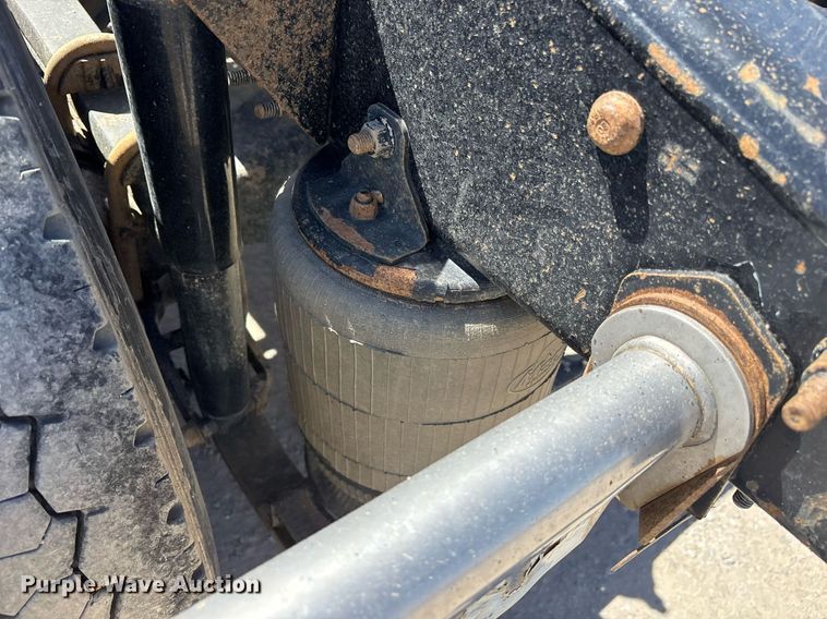 image for item OB9519 2012 Mack CHU613 semi truck