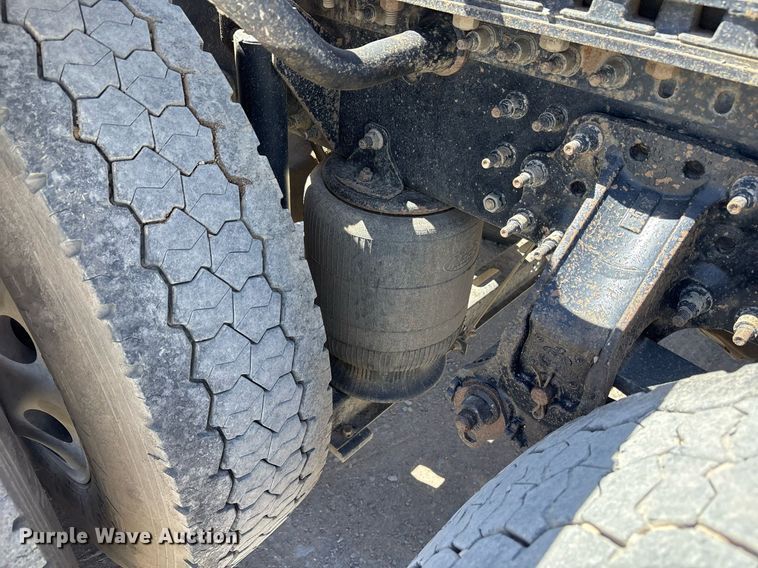 image for item OB9519 2012 Mack CHU613 semi truck