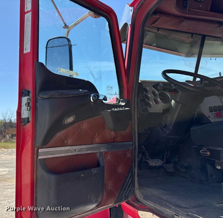 image for item OB9519 2012 Mack CHU613 semi truck