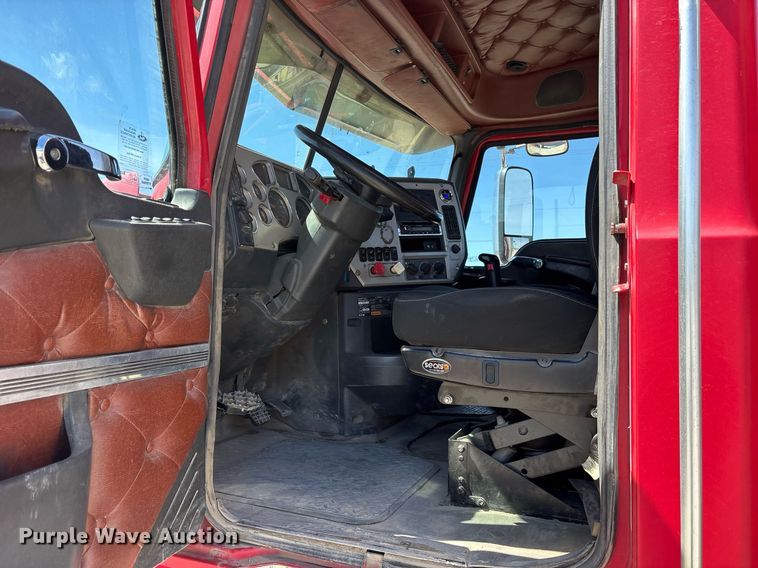 image for item OB9519 2012 Mack CHU613 semi truck