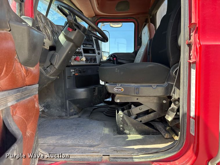 image for item OB9519 2012 Mack CHU613 semi truck