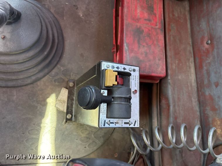 image for item OB9519 2012 Mack CHU613 semi truck