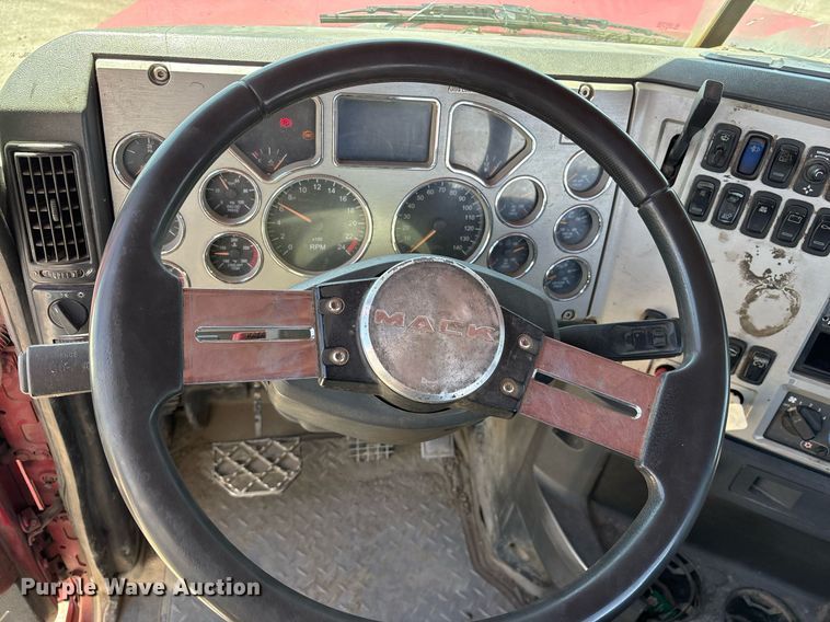 image for item OB9519 2012 Mack CHU613 semi truck