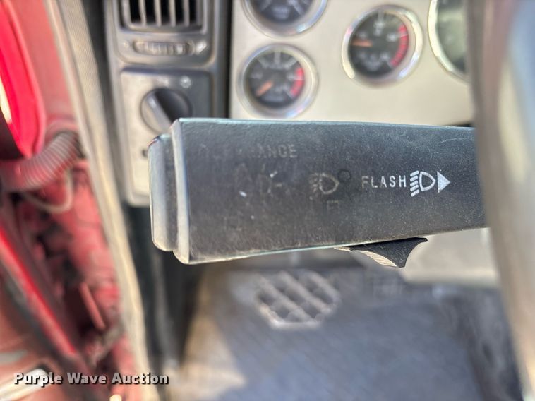 image for item OB9519 2012 Mack CHU613 semi truck