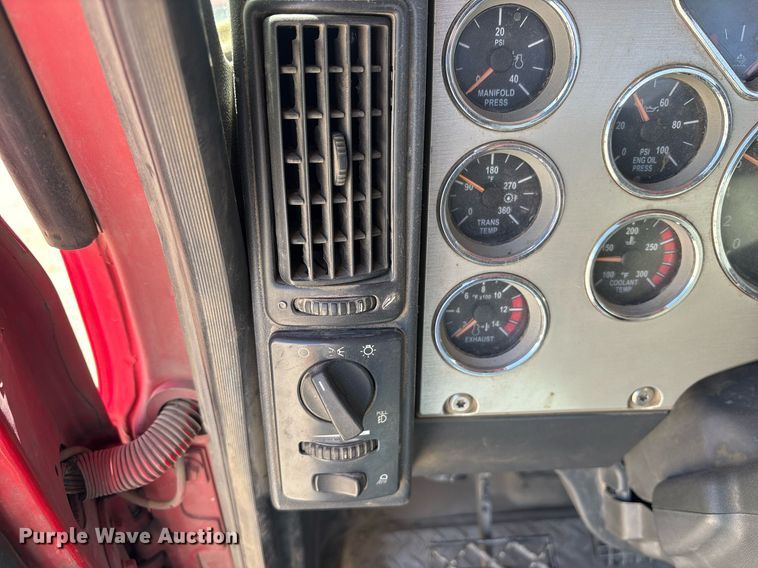 image for item OB9519 2012 Mack CHU613 semi truck