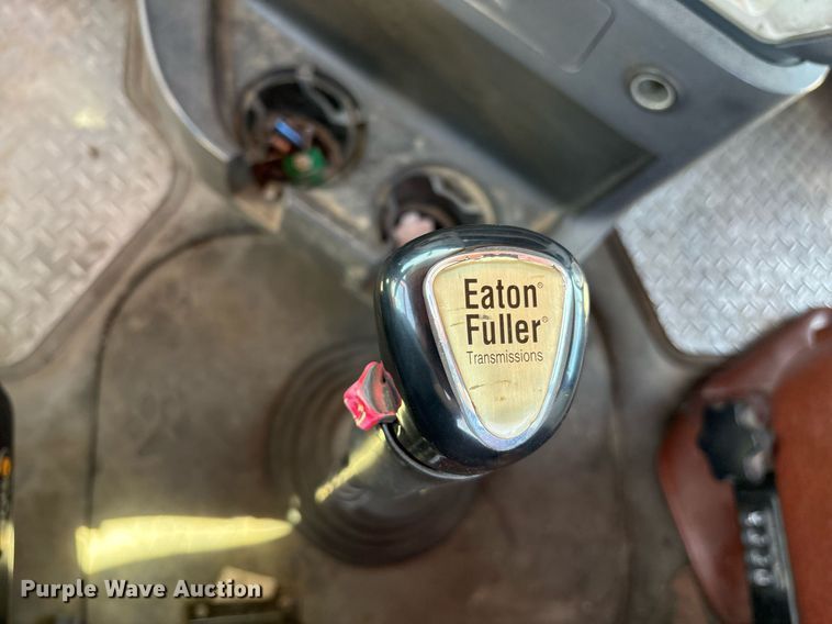 image for item OB9519 2012 Mack CHU613 semi truck