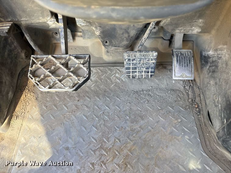 image for item OB9519 2012 Mack CHU613 semi truck