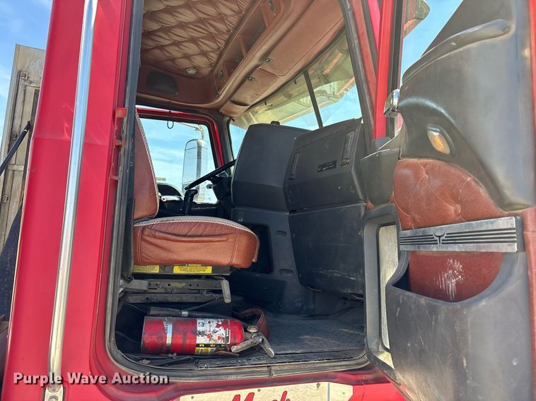 image for item OB9519 2012 Mack CHU613 semi truck