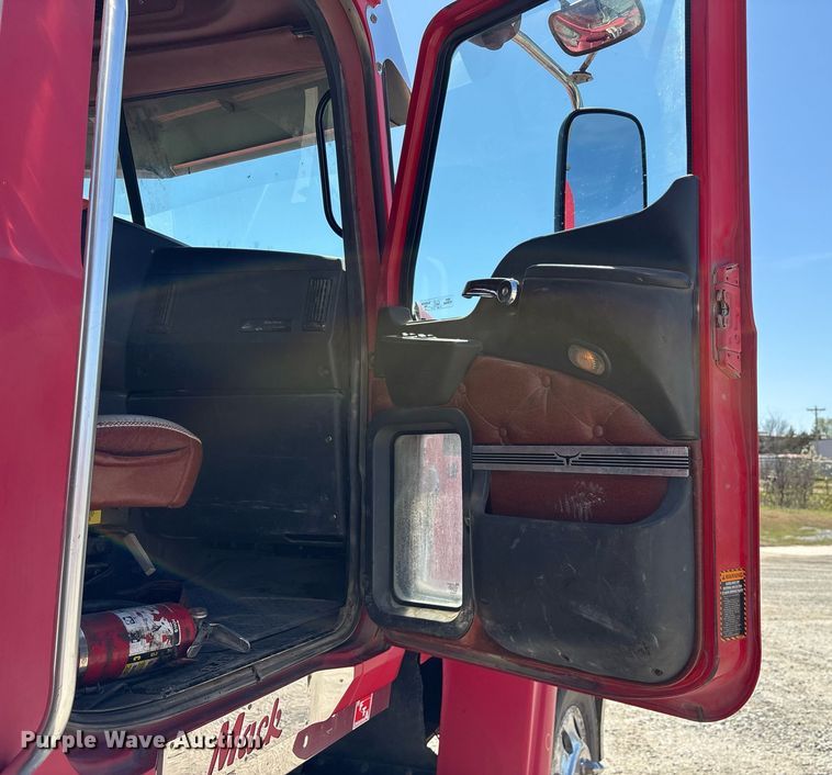 image for item OB9519 2012 Mack CHU613 semi truck