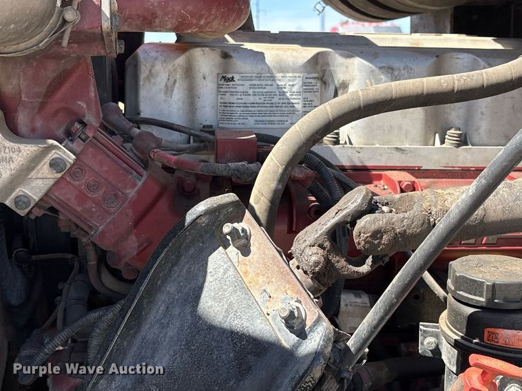 image for item OB9519 2012 Mack CHU613 semi truck