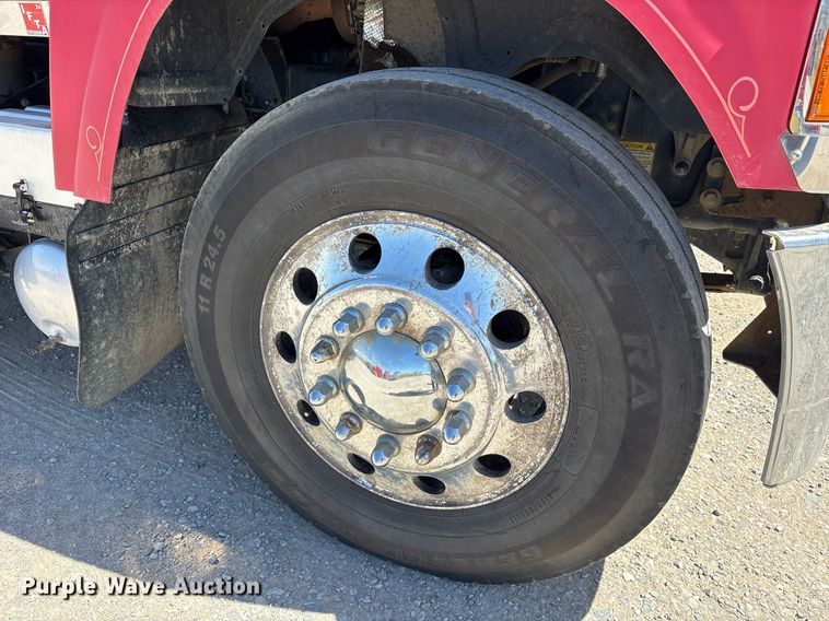 image for item OB9519 2012 Mack CHU613 semi truck