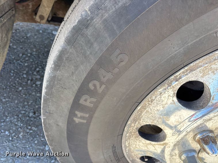 image for item OB9519 2012 Mack CHU613 semi truck