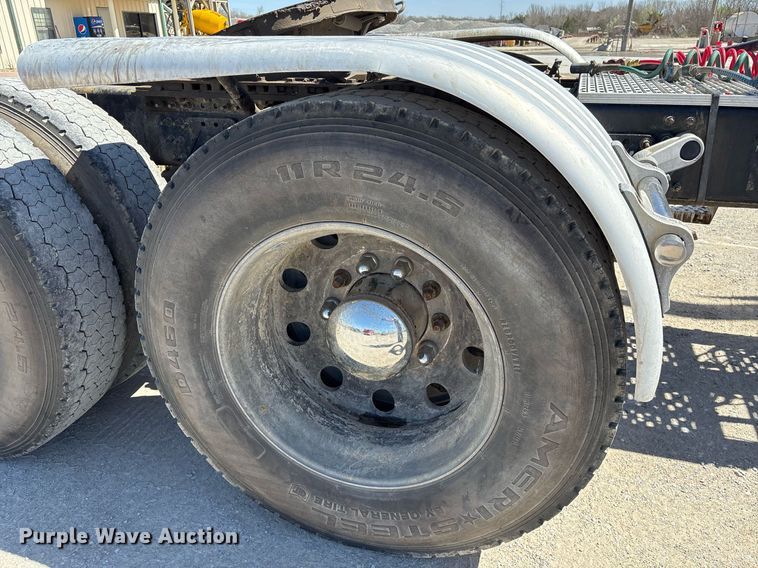 image for item OB9519 2012 Mack CHU613 semi truck