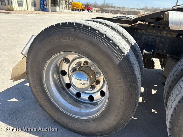 image for item OB9519 2012 Mack CHU613 semi truck