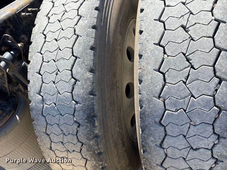 image for item OB9519 2012 Mack CHU613 semi truck