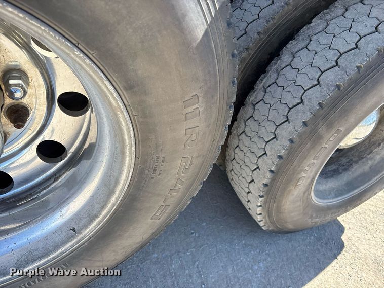 image for item OB9519 2012 Mack CHU613 semi truck