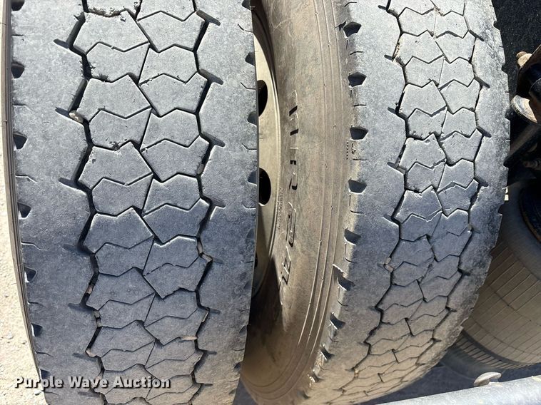 image for item OB9519 2012 Mack CHU613 semi truck