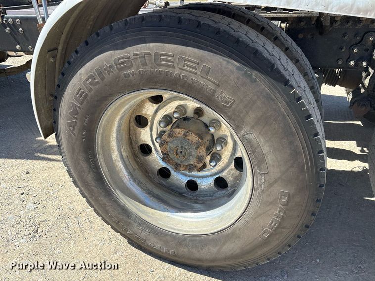 image for item OB9519 2012 Mack CHU613 semi truck