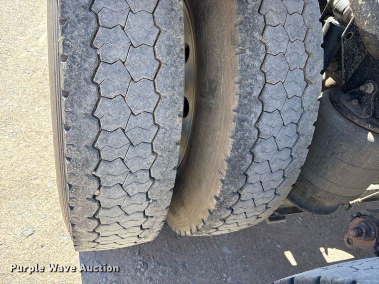 image for item OB9519 2012 Mack CHU613 semi truck