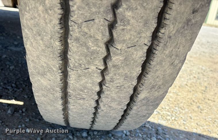 image for item OB9519 2012 Mack CHU613 semi truck