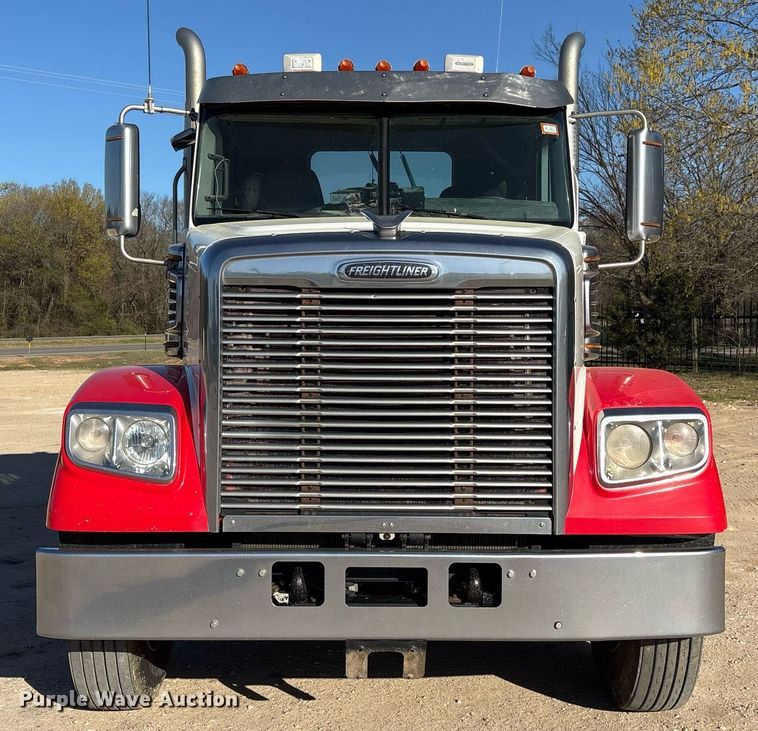 image for item OB9552 2019 Freightliner 122SD semi truck
