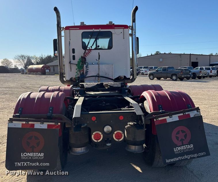 image for item OB9552 2019 Freightliner 122SD semi truck