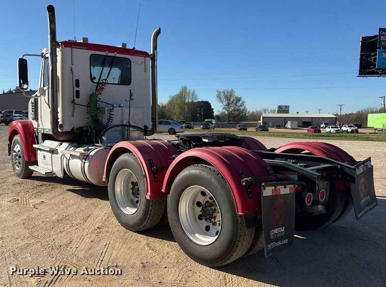 image for item OB9552 2019 Freightliner 122SD semi truck