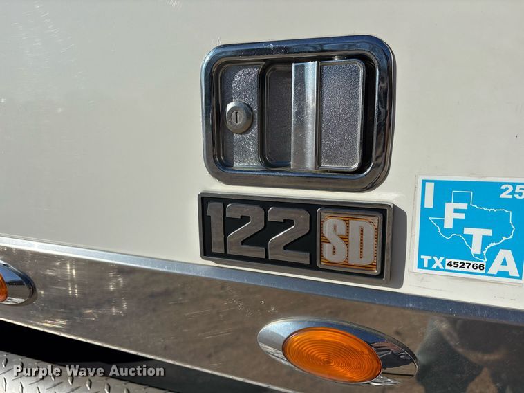 image for item OB9552 2019 Freightliner 122SD semi truck