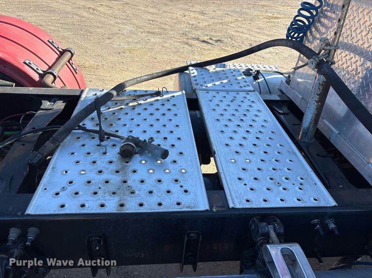 image for item OB9552 2019 Freightliner 122SD semi truck