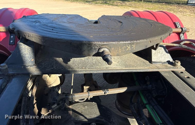 image for item OB9552 2019 Freightliner 122SD semi truck