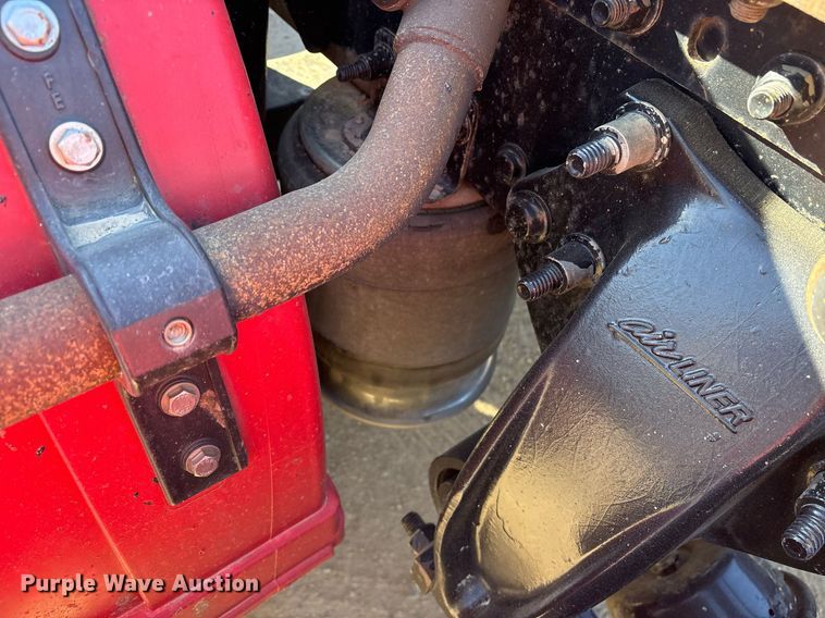 image for item OB9552 2019 Freightliner 122SD semi truck