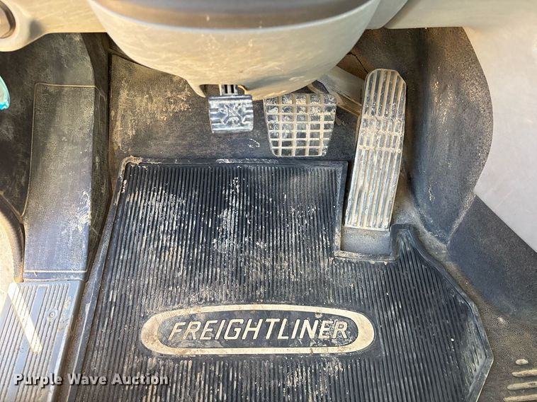 image for item OB9552 2019 Freightliner 122SD semi truck