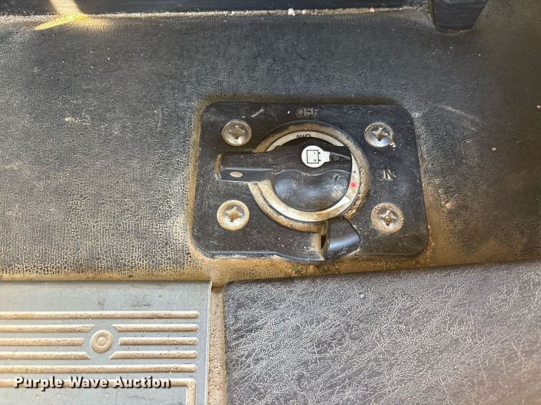 image for item OB9552 2019 Freightliner 122SD semi truck